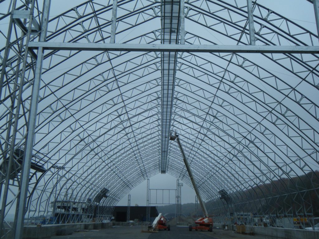 Installation d'un MegaDome Série 100 - Bâtiment grande portée de 125'